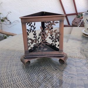 Candle holder with leaf cutout